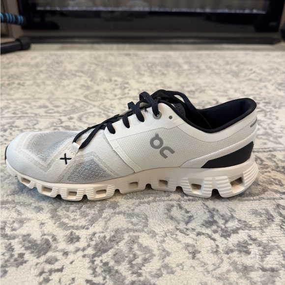 ON Running Women’s Cloud X 3 White and Black Sneakers - Picture 13 of 16